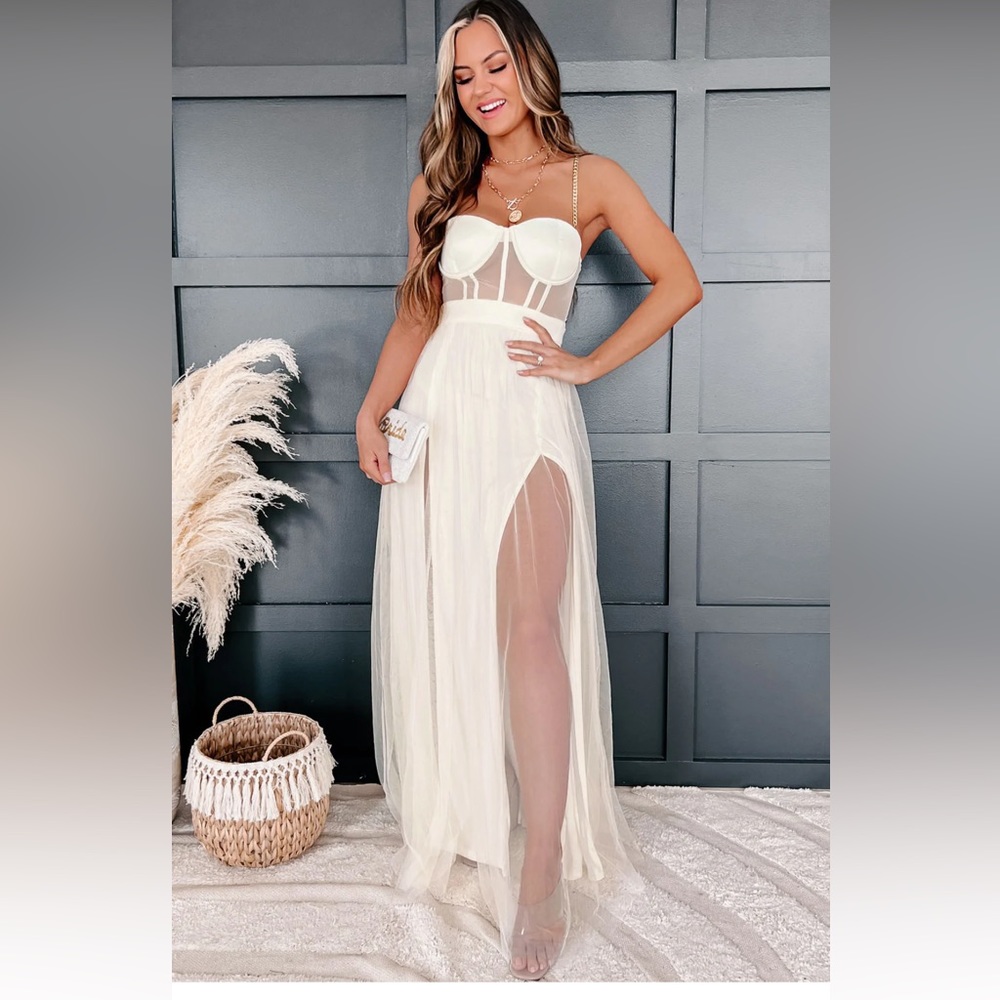 KNOCK OUT GOLD CHAIN DETAIL CORSET MAXI DRESS (IVORY)